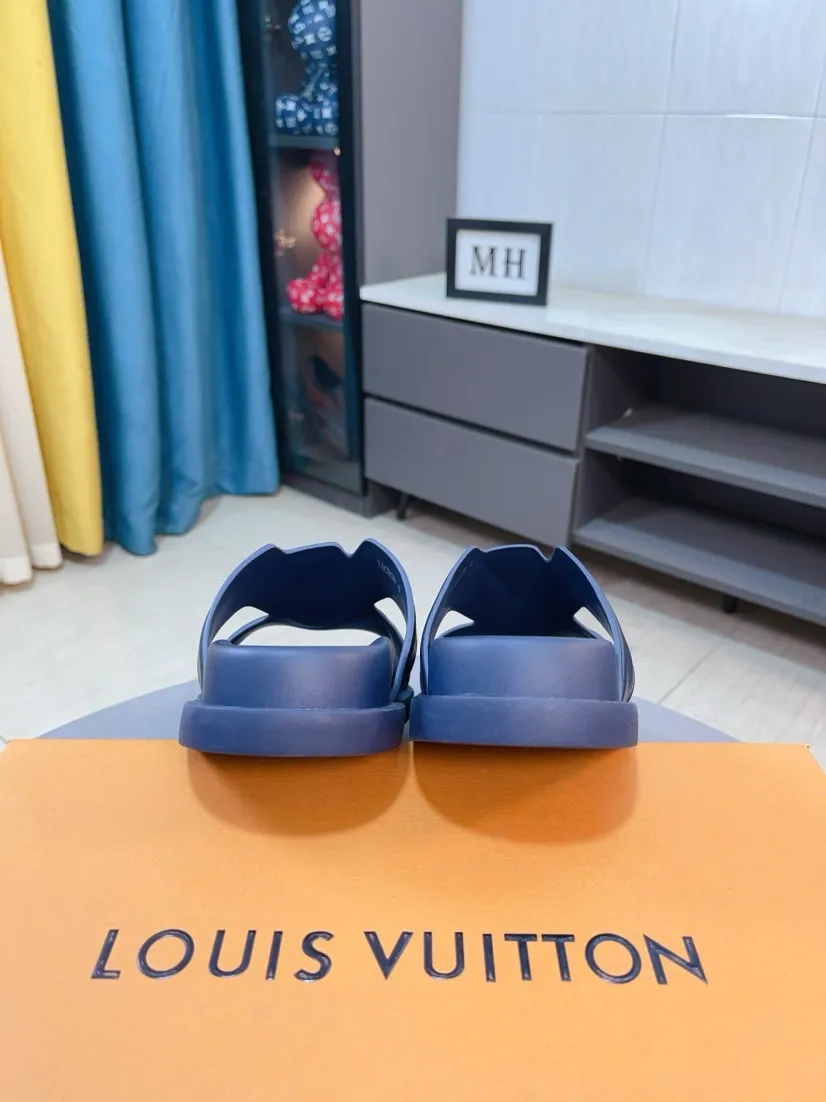 Men's shoes 💰360🌹🌹 (lv-Louis Vuitton) new men's sandals, high-end boutique, exquisite embossed logo decoration on the upper, fine workmanship, super soft soles, casual, loose and comfortable, a must-have in summer! \nsize：38-44